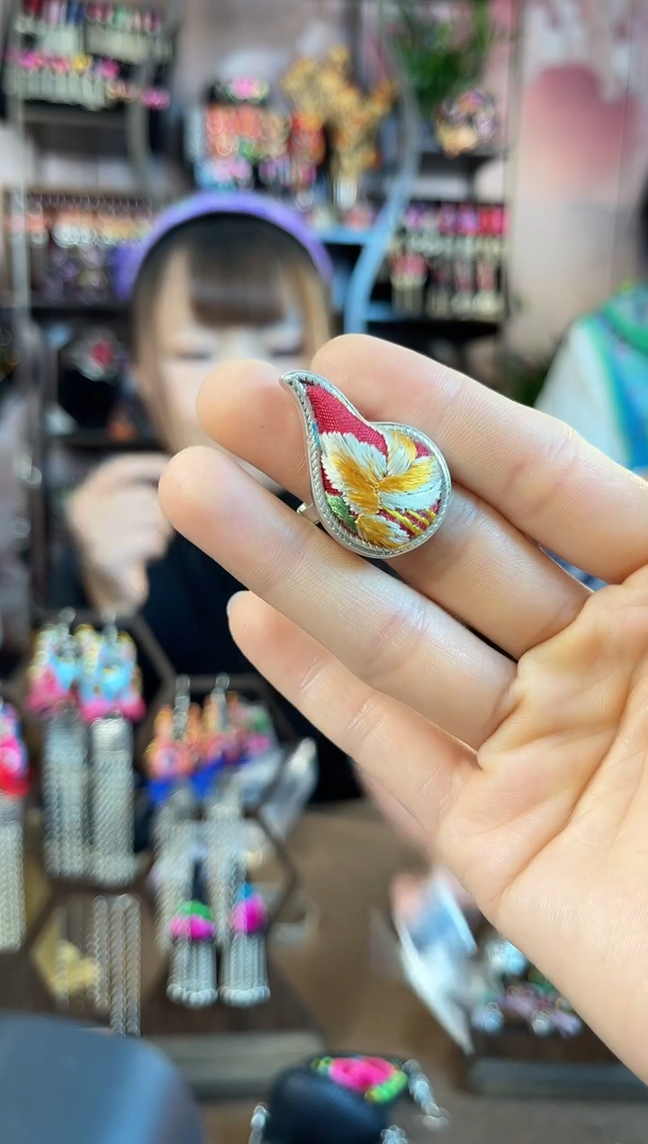 织绣民族风手工非遗老绣饰品435