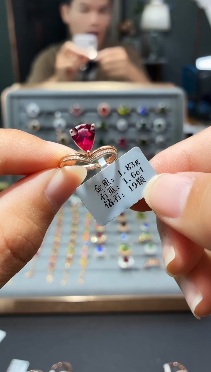 18K金镶嵌戒指碧玺1.6..