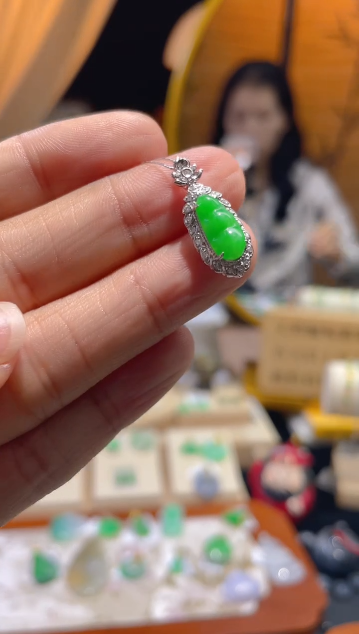 【闪购商品】翡翠颈饰18K金镶嵌假一赔三