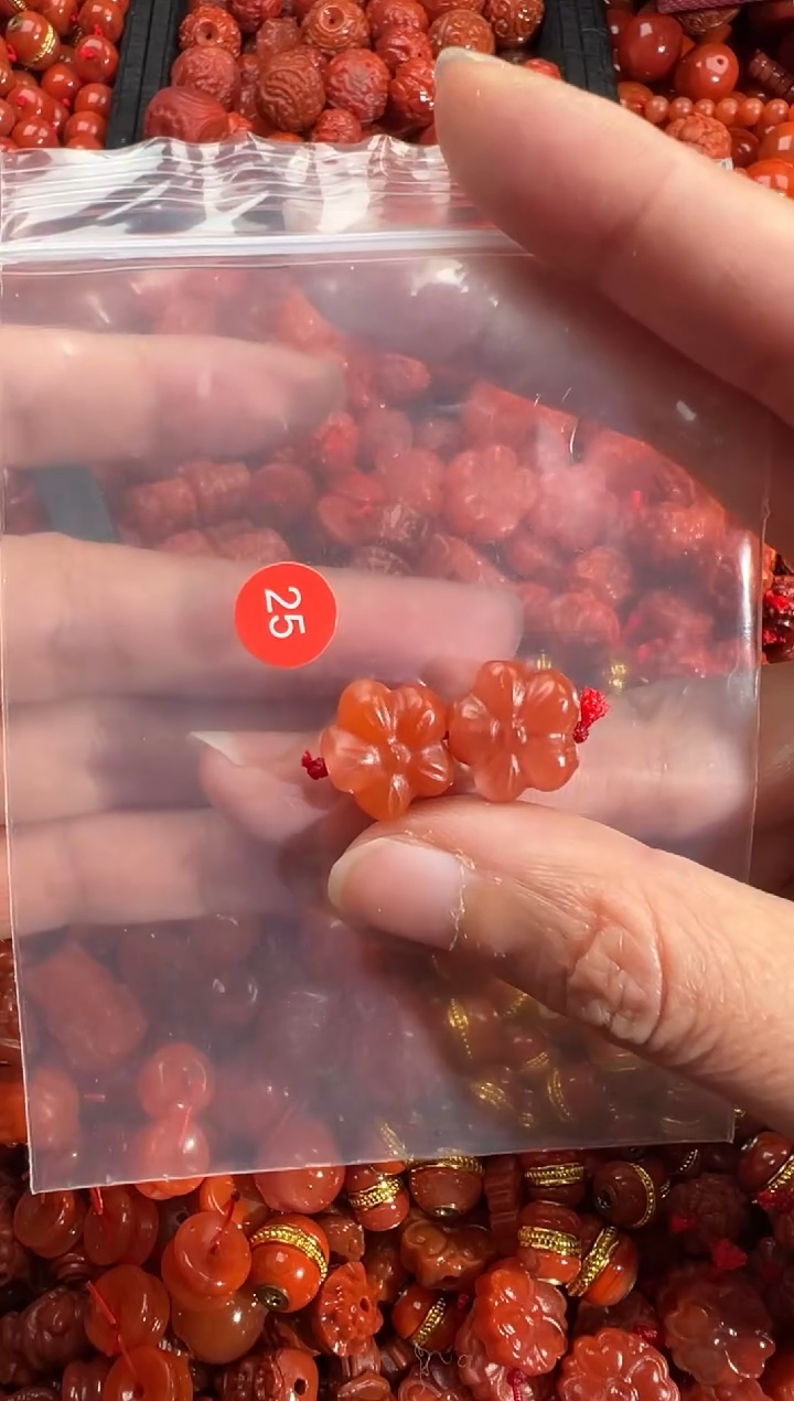 南红玛瑙合金颈饰1