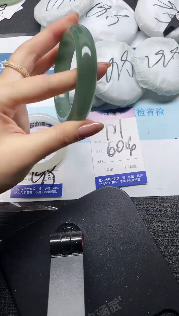 未镶嵌手镯石英质玉121-60