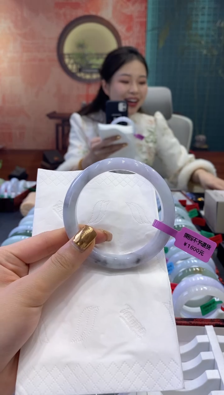 【闪购商品】翡翠手镯未镶嵌多人17011