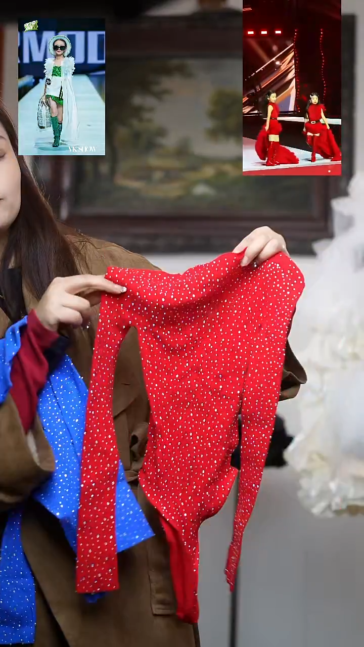 红色打底艺桐轩儿童朝服