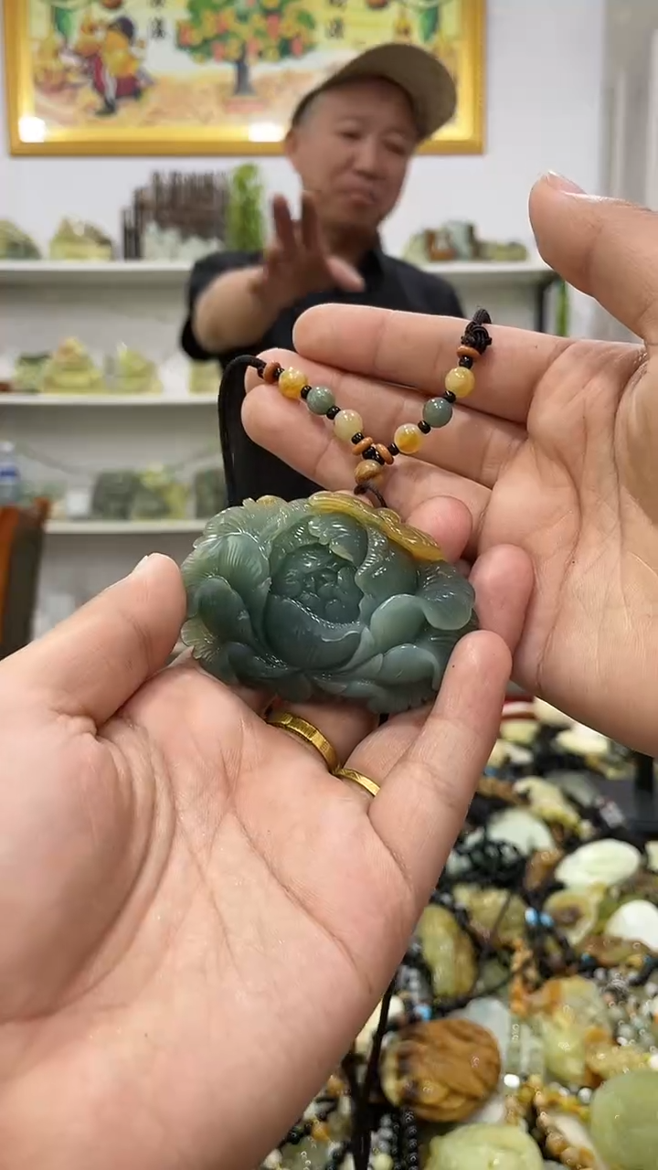 岫玉未镶嵌吊坠            