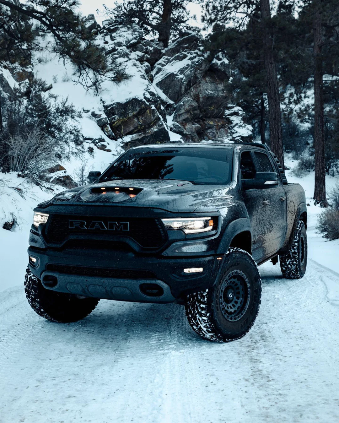 【25号链接】2025-6#-新潮休闲时尚圆领长袖男士外套上衣2