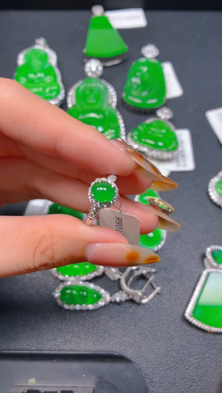 银S925镶嵌戒指翡翠韩**。1