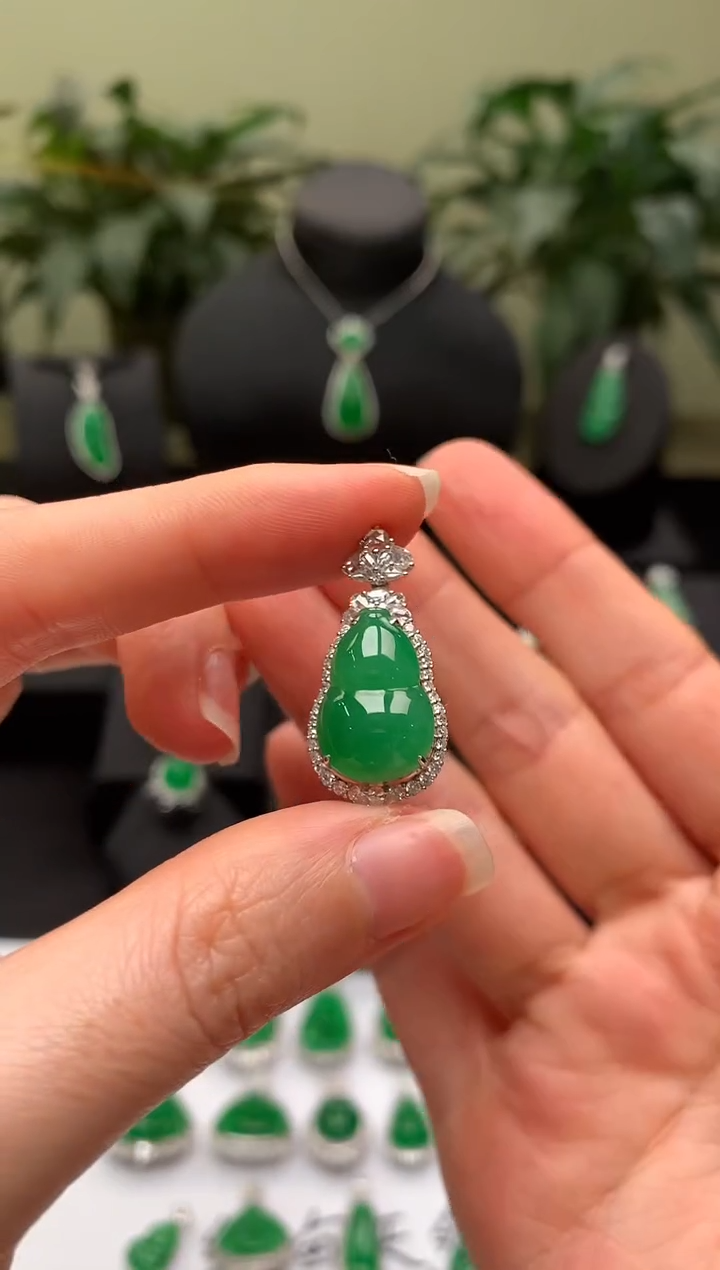 【闪购商品】翡翠颈饰18K金镶嵌葫芦