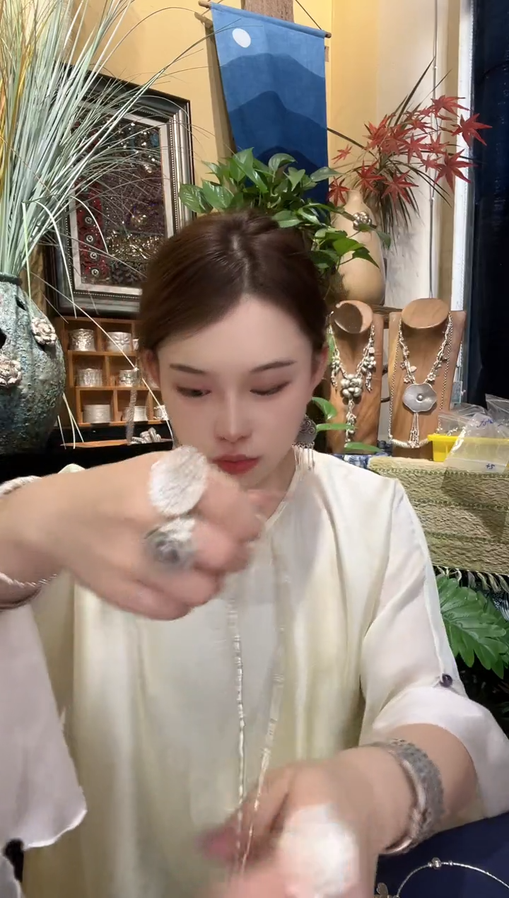 无925银?****?球耳饰