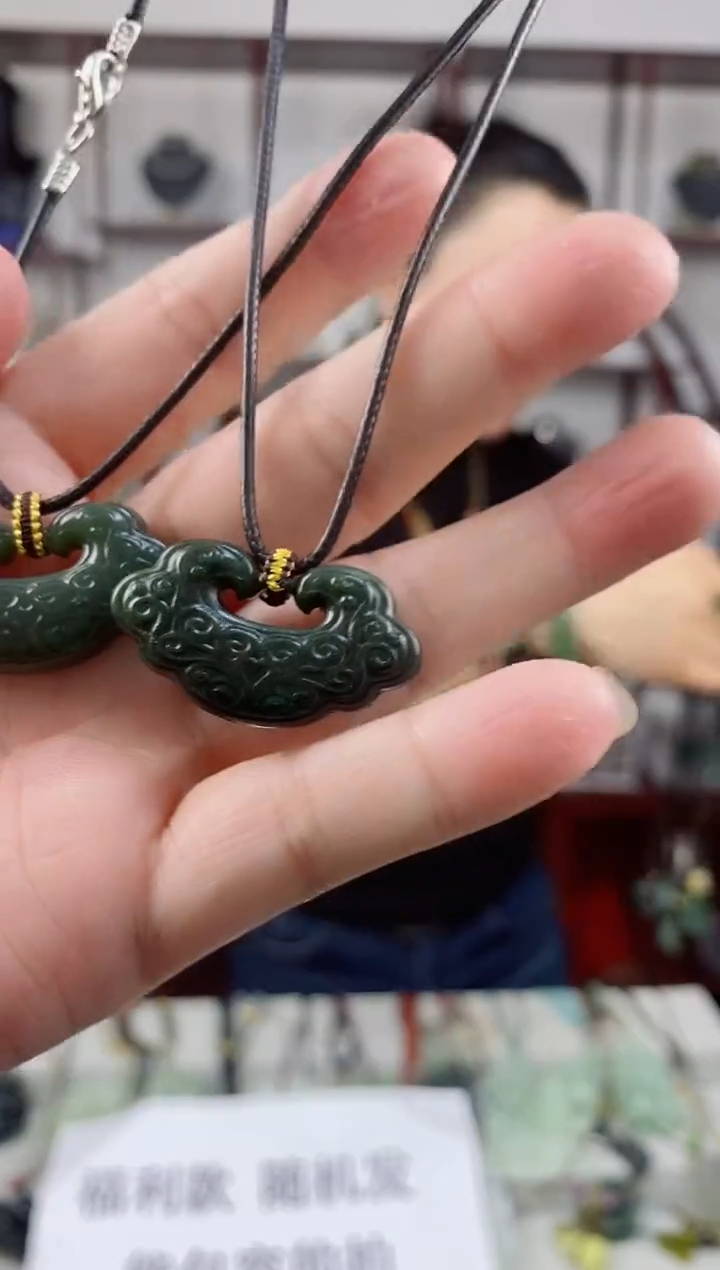 颈饰未镶嵌和田玉1