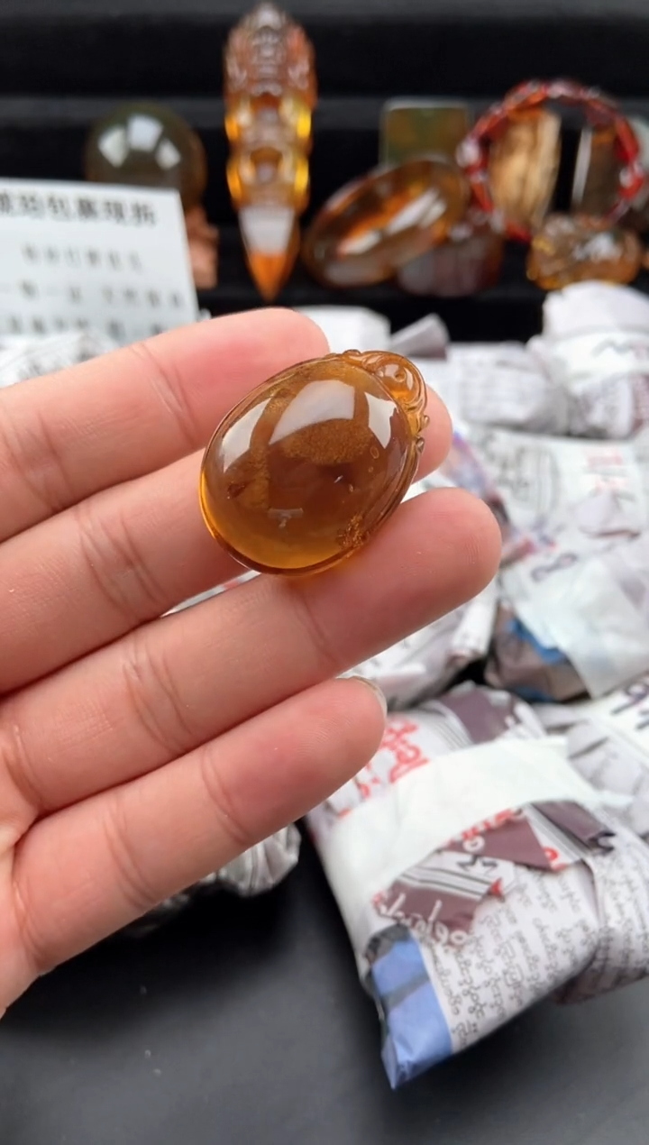 【闪购商品】琥珀颈饰未镶嵌带蜜蜡福贝吊坠