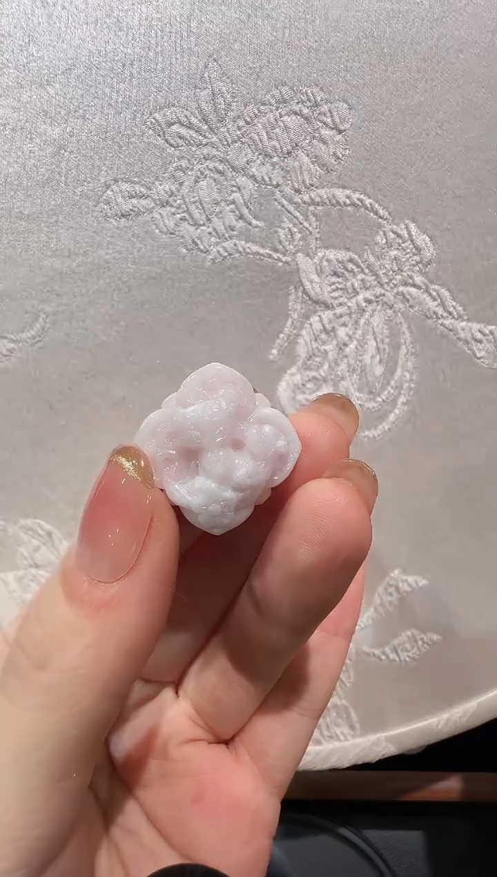 翡翠未镶嵌颈饰国风