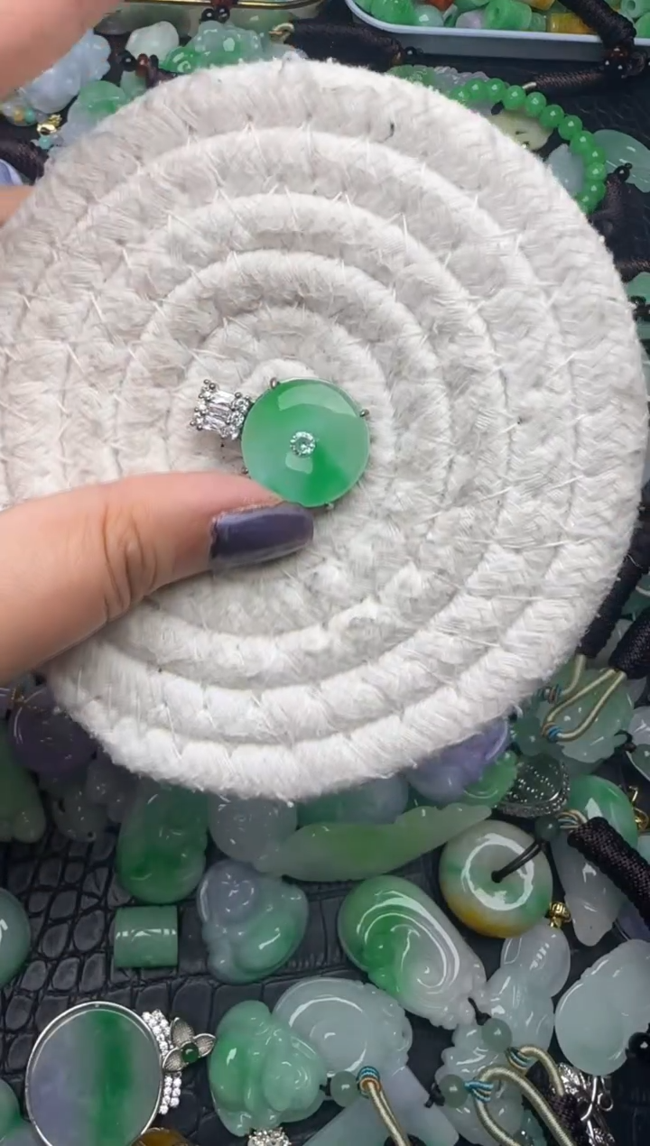 颈饰未镶嵌翡翠缅甸翡翠吊坠