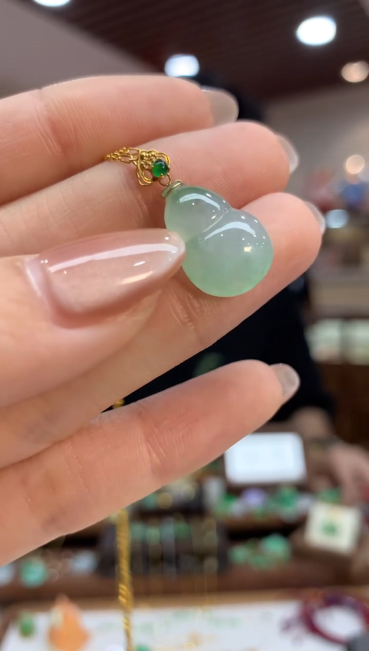 翡翠18K金镶嵌吊坠(不含链)葫芦