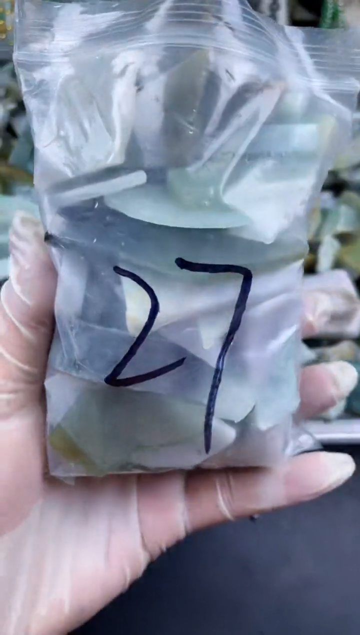 【闪购商品】翡翠颈饰未镶嵌天然翡翠边角大号500克27