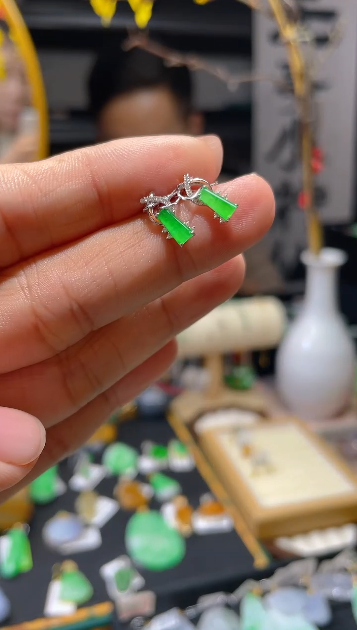 【闪购商品】翡翠颈饰18K金镶嵌假一赔三