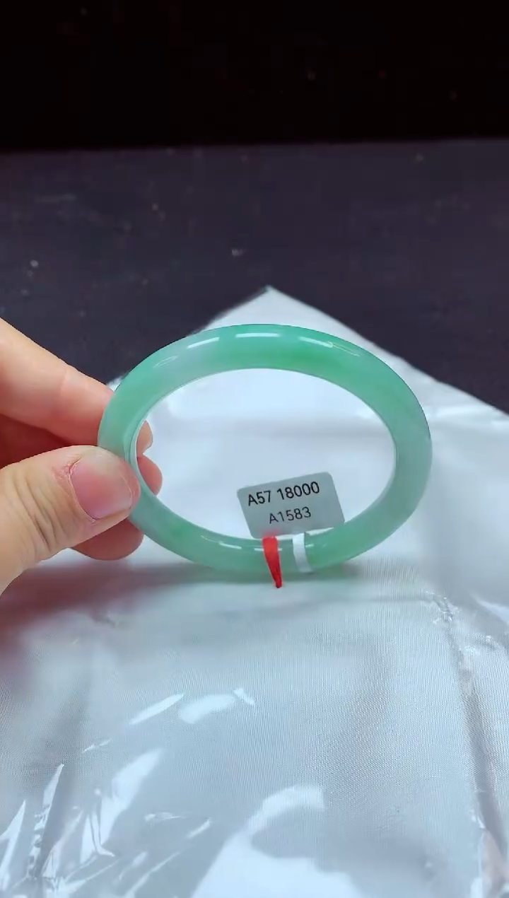 【闪购商品】翡翠手镯未镶嵌镯子57+