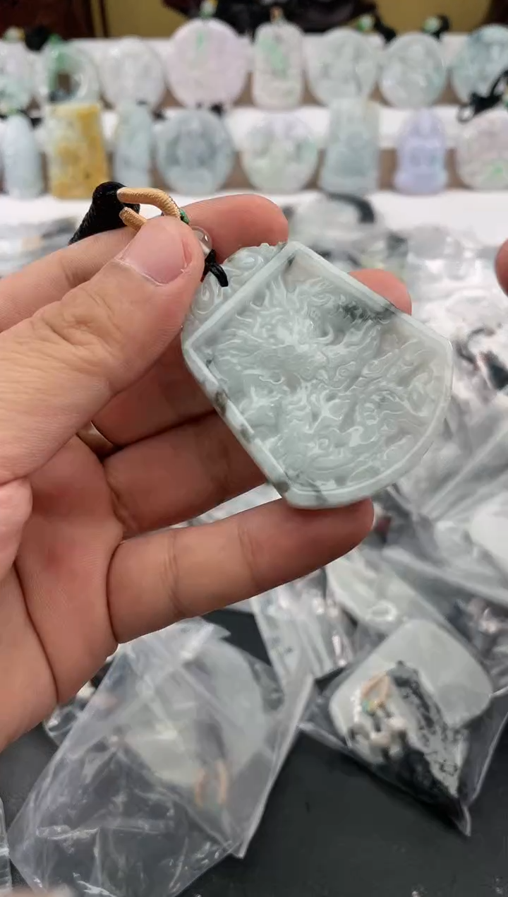 颈饰未镶嵌翡翠25/12/8/.22