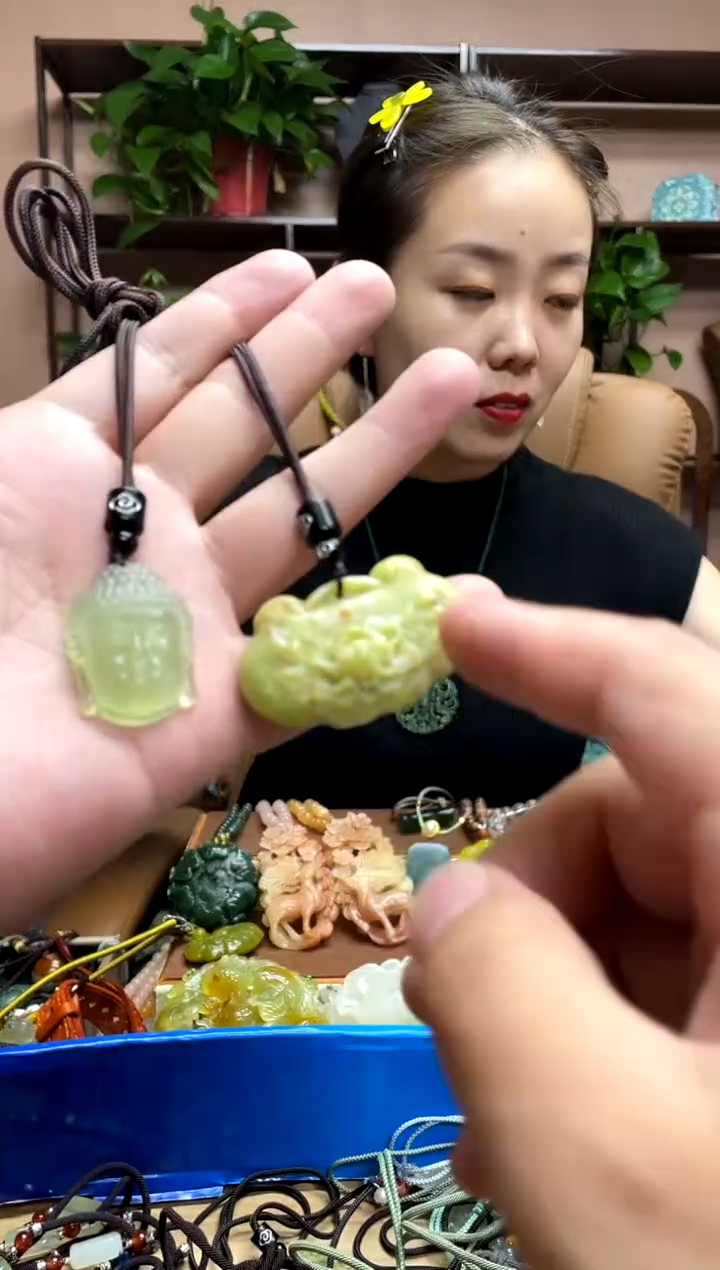 未镶嵌岫玉吊坠·