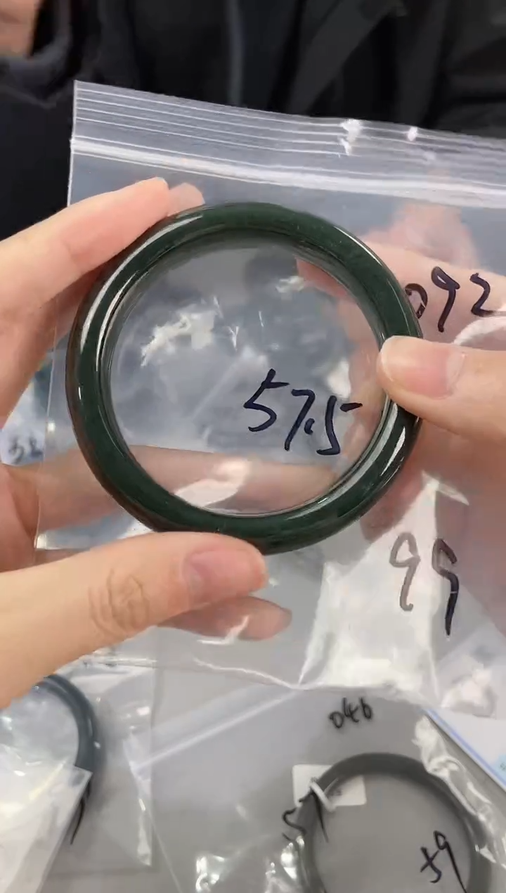 【闪购商品】和田玉手镯未镶嵌和田玉手镯072