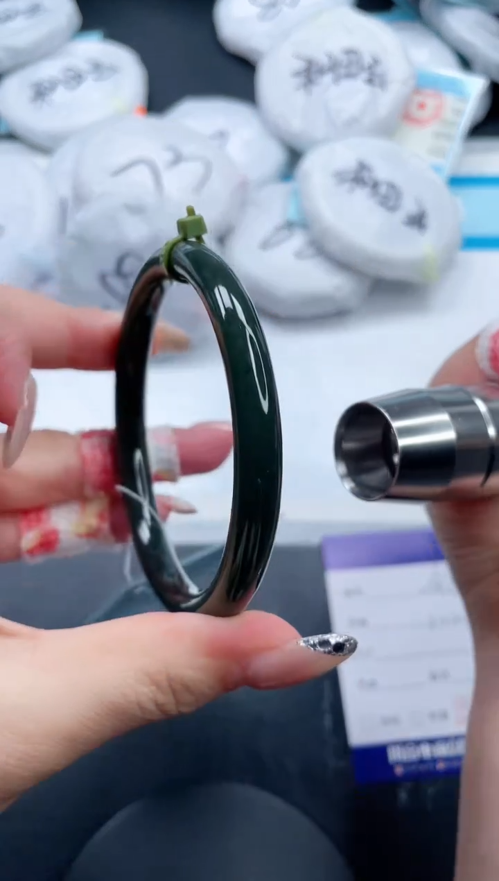 和田玉手镯未镶嵌13V45-62