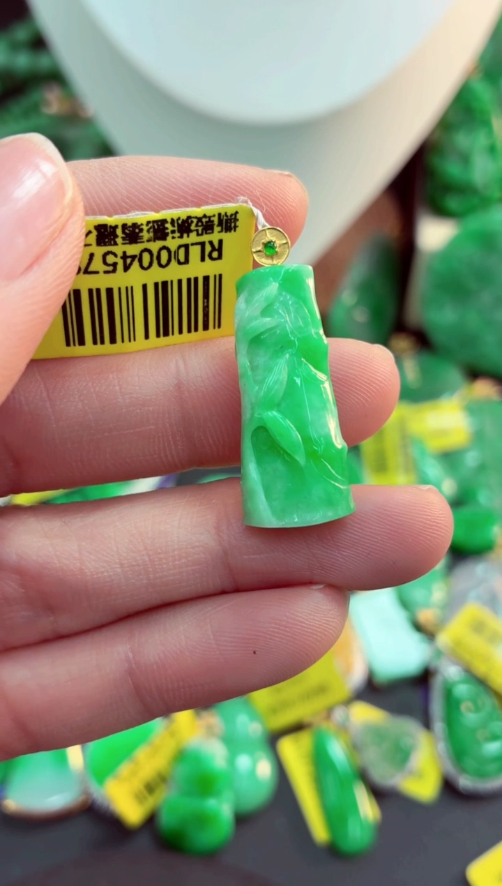 吊坠(不含链)18K金镶嵌翡翠 天然缅甸翡翠A货