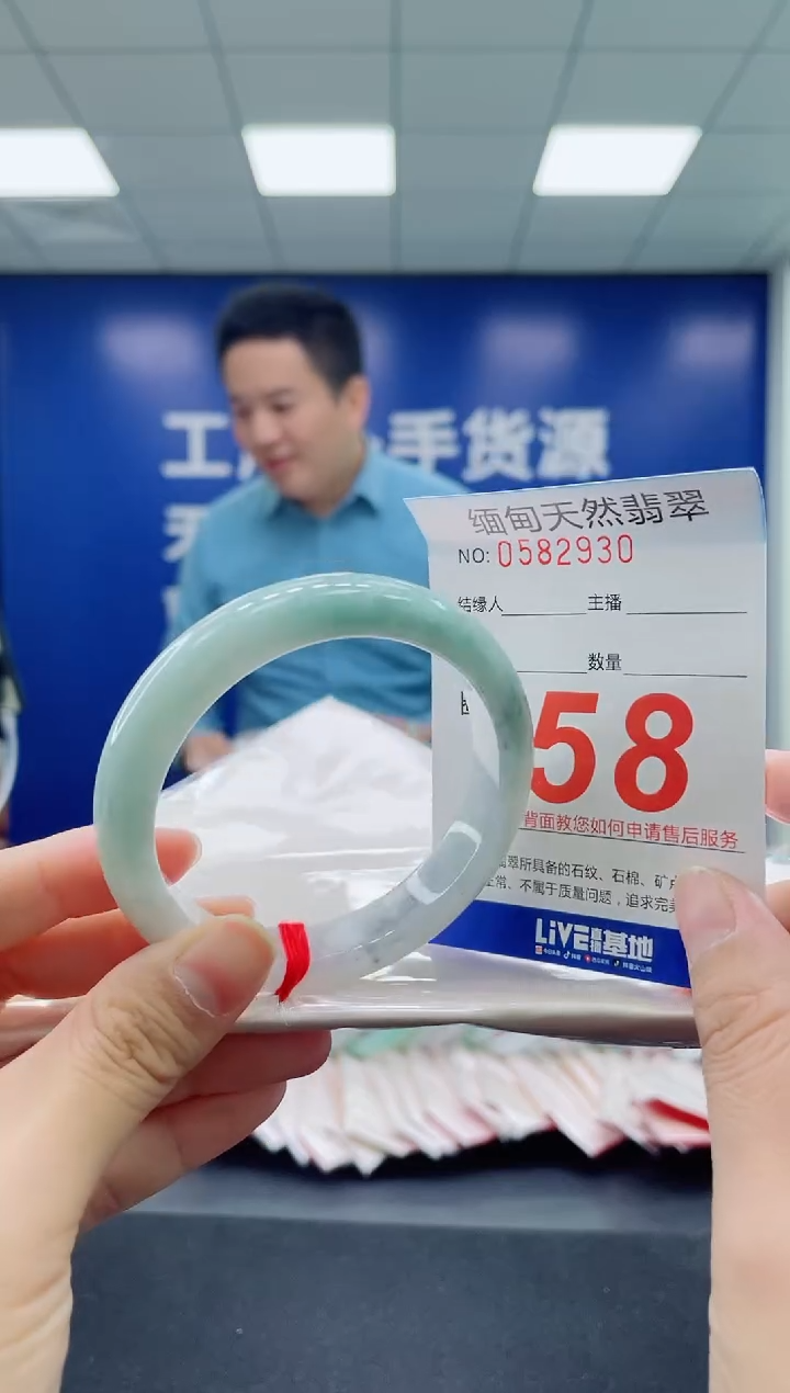 未镶嵌手镯翡翠天然翡翠手镯