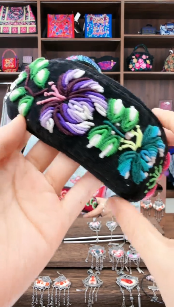 【闪购商品】织绣L25蚩梦苗族古绣