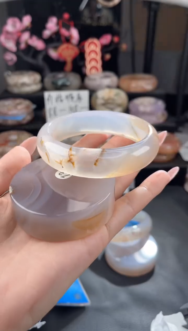 【闪购商品】石英质玉手镯未镶嵌61