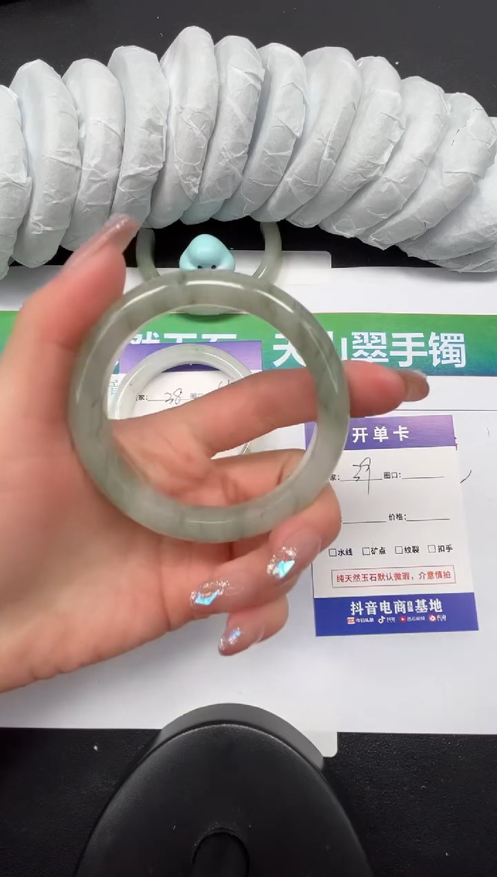 【闪购商品】石英质玉手镯未镶嵌39-55.7