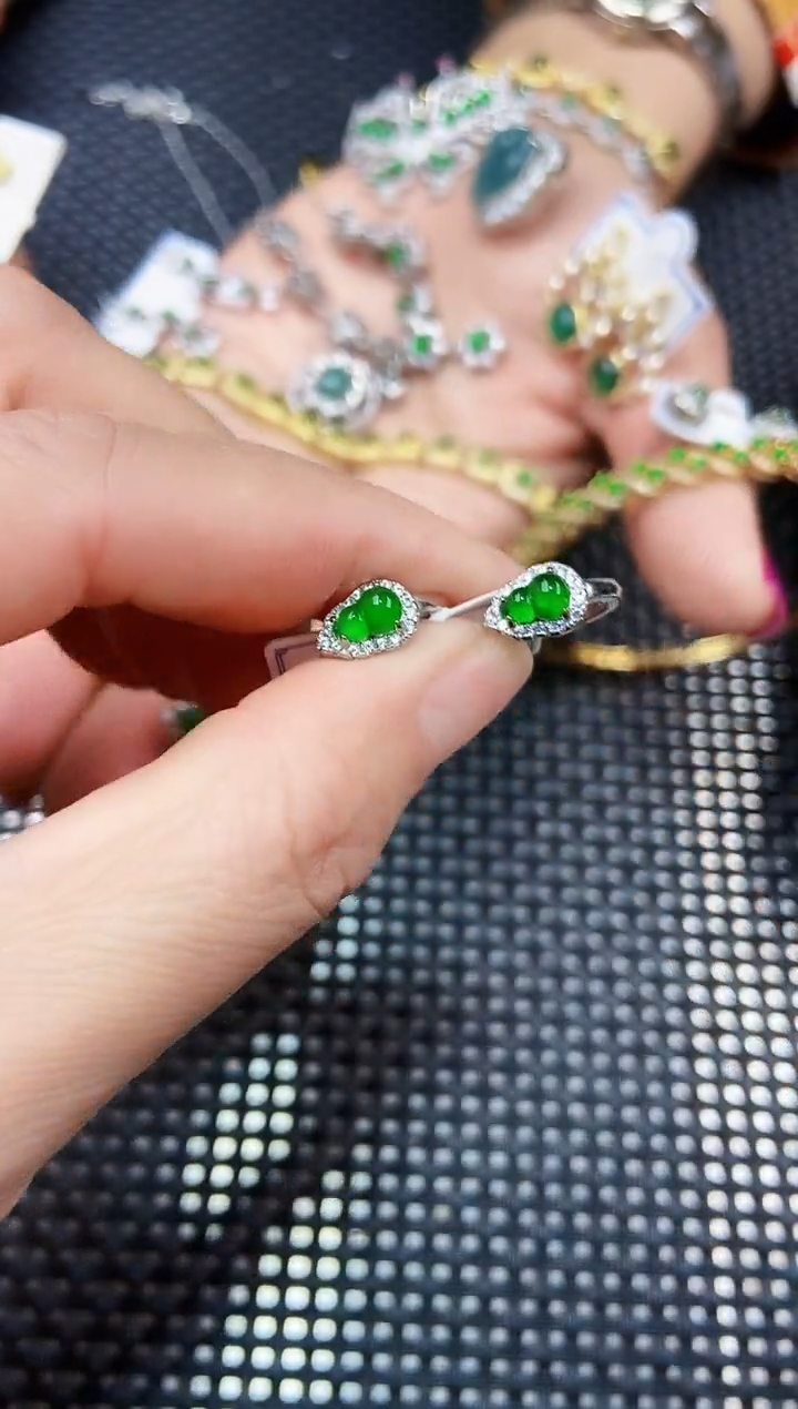 【闪购商品】翡翠耳饰未镶嵌11111111