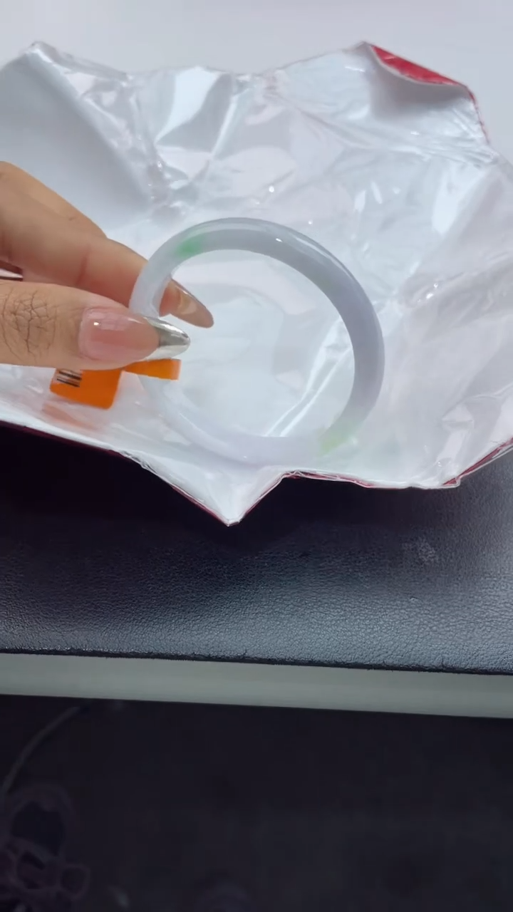 【闪购商品】翡翠手镯未镶嵌14翡翠手镯（微瑕）