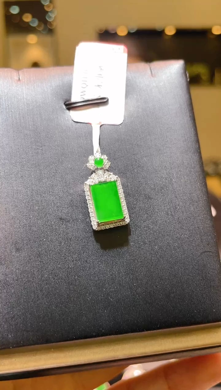 【闪购商品】翡翠吊坠(赠链)18K金镶嵌A73