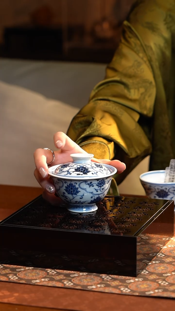 【闪购商品】L元煦窑青花如意缠枝莲纹盖碗