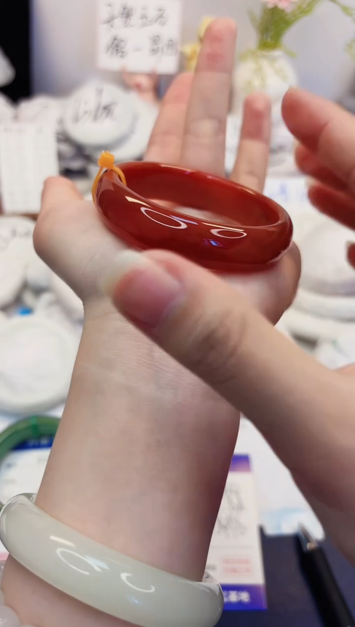 【闪购商品】石英质玉手镯未镶嵌52-玛瑙-圈口54