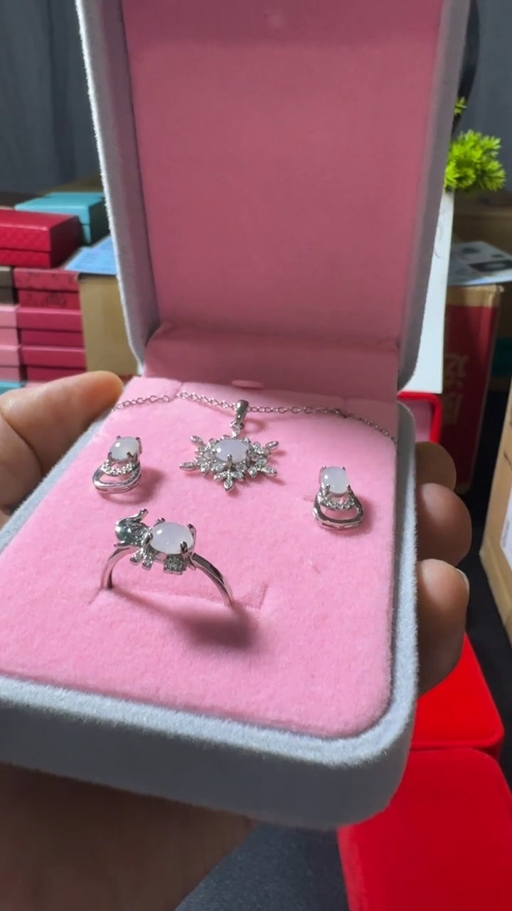 翡翠银S925镶嵌胸饰三件套