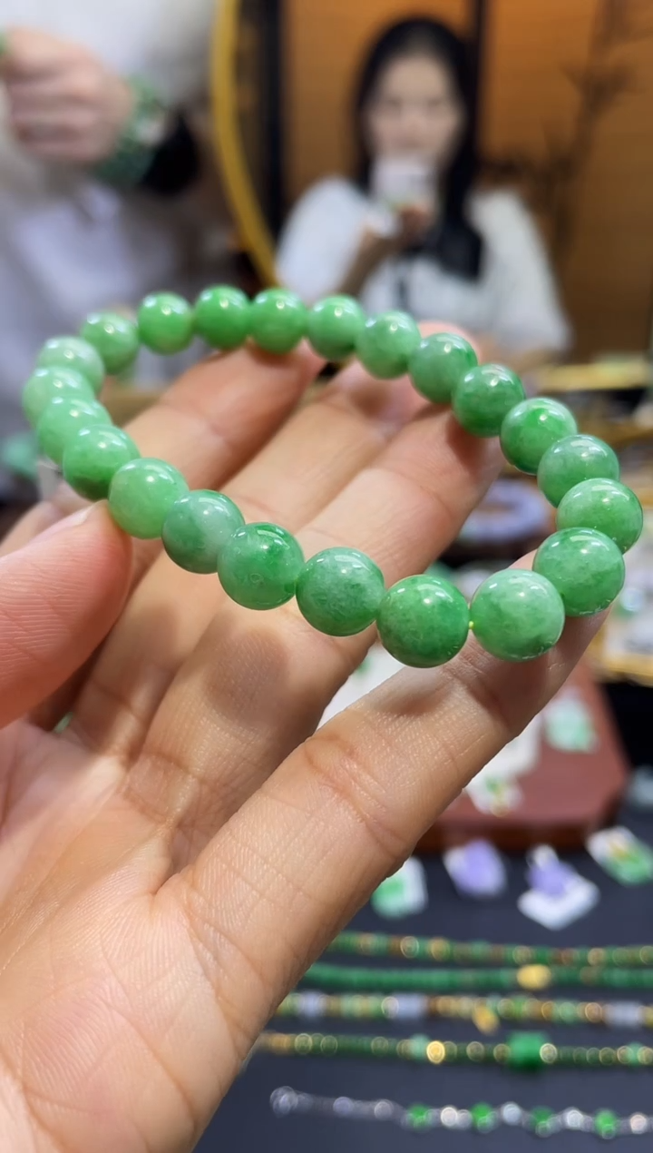 颈饰未镶嵌翡翠手串