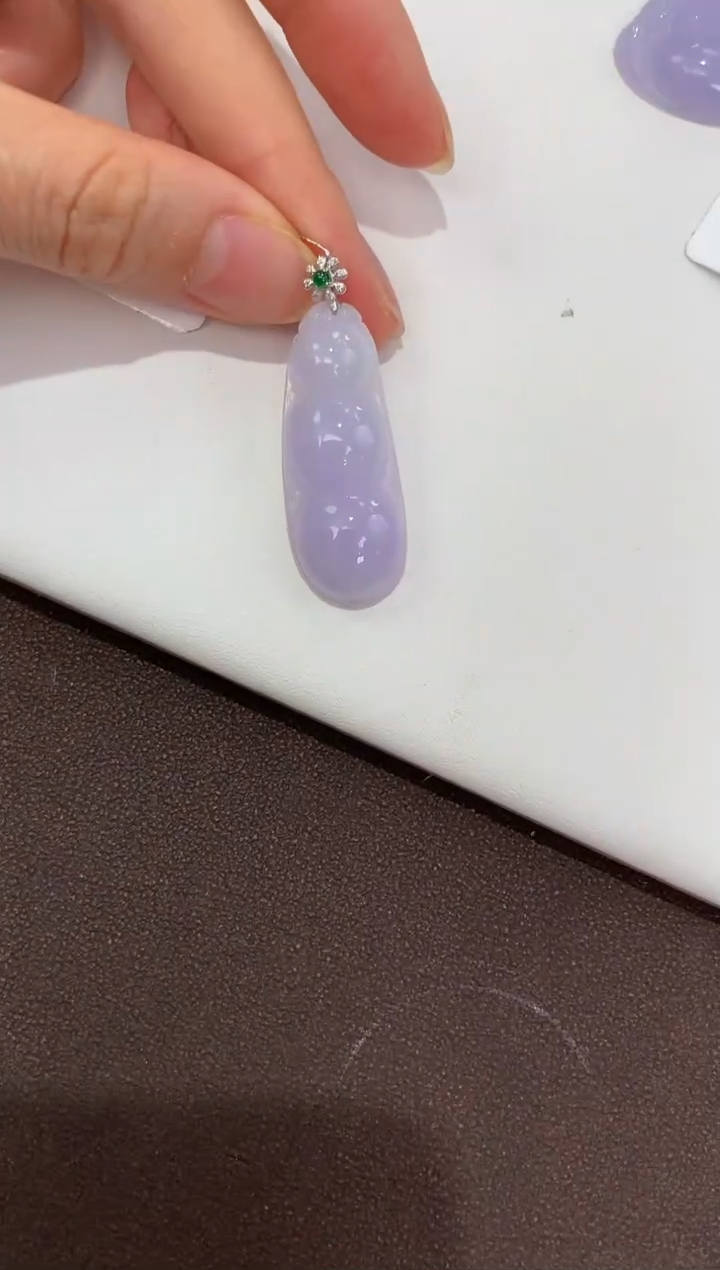 翡翠18K金镶嵌颈饰天然缅甸a货翡翠