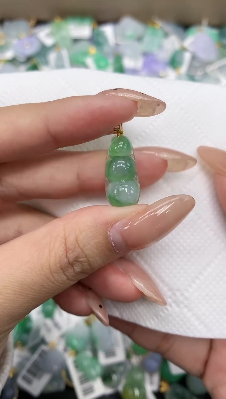 颈饰18K金镶嵌翡翠a货支持复检百元以上9元证书费自理