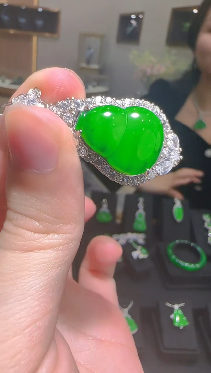 【闪购商品】翡翠吊坠(不含链)银S925镶嵌天然翡翠A货多样性发一件