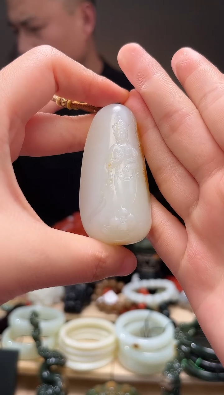 颈饰未镶嵌和田玉吊坠