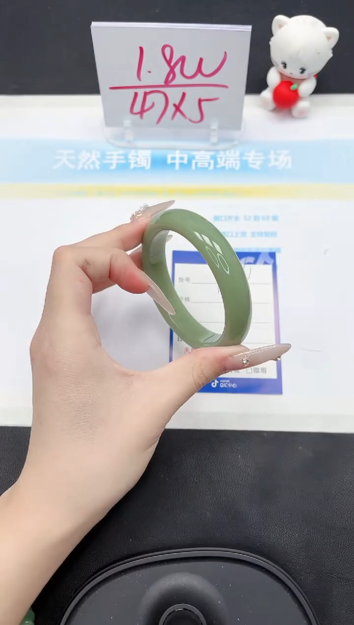 【闪购商品】石英质玉手镯未镶嵌84-58.6