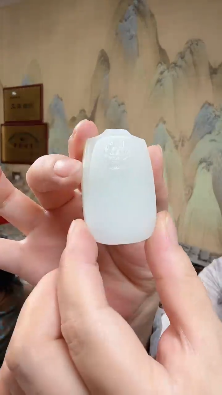 颈饰未镶嵌和田玉.