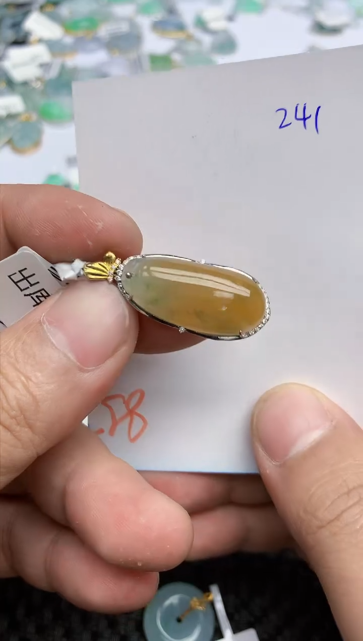 【闪购商品】翡翠颈饰18K金镶嵌天然翡翠A货