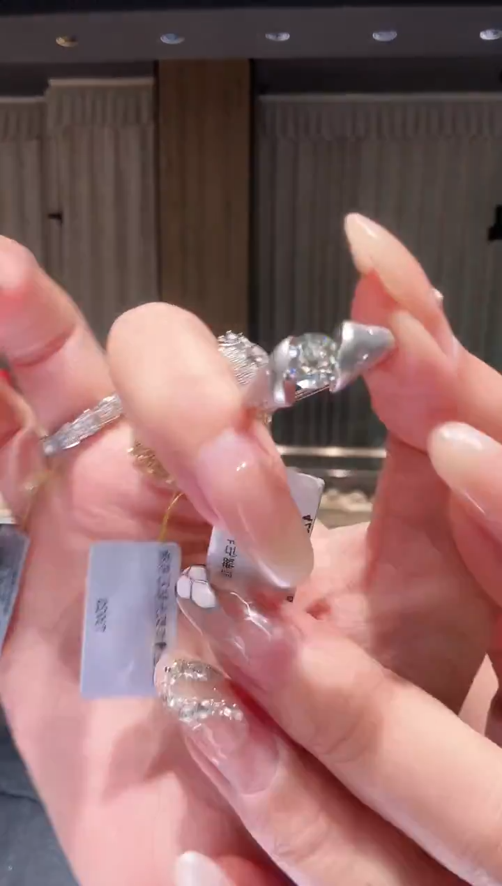 18K金镶嵌戒指钻石AY0159-W-