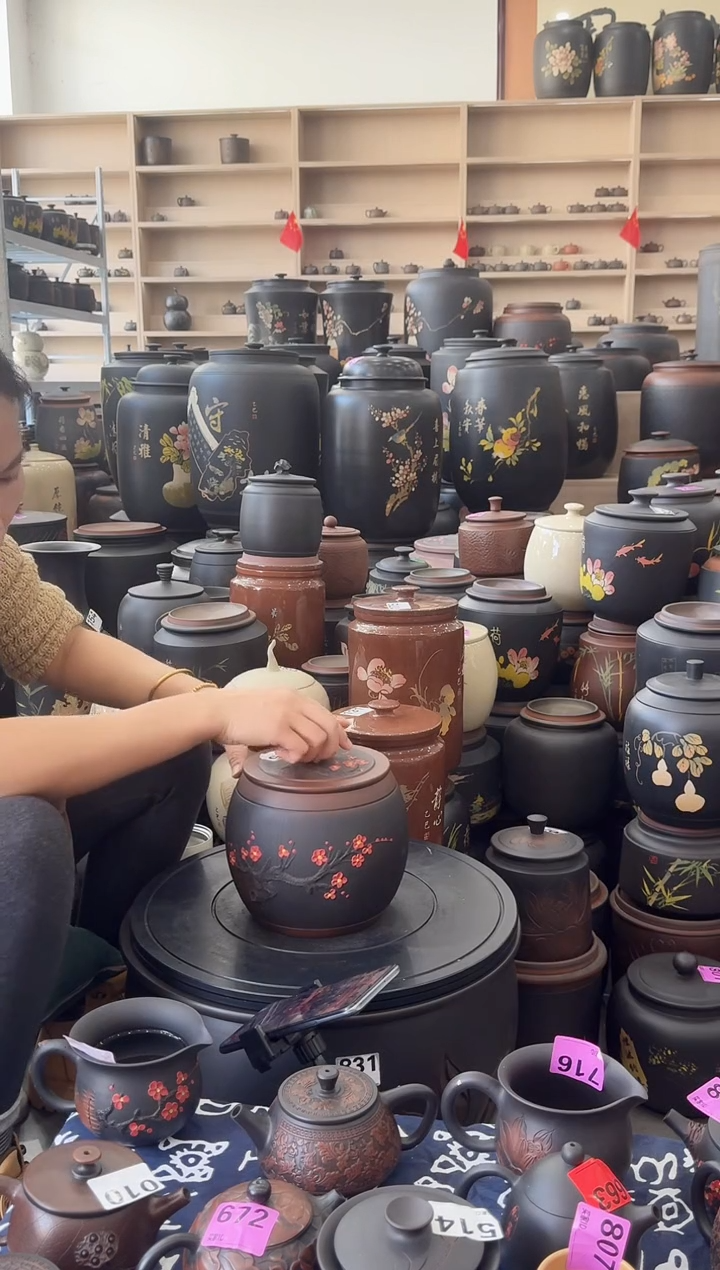 罐瑕疵茶叶罐  红梅腰鼓  095