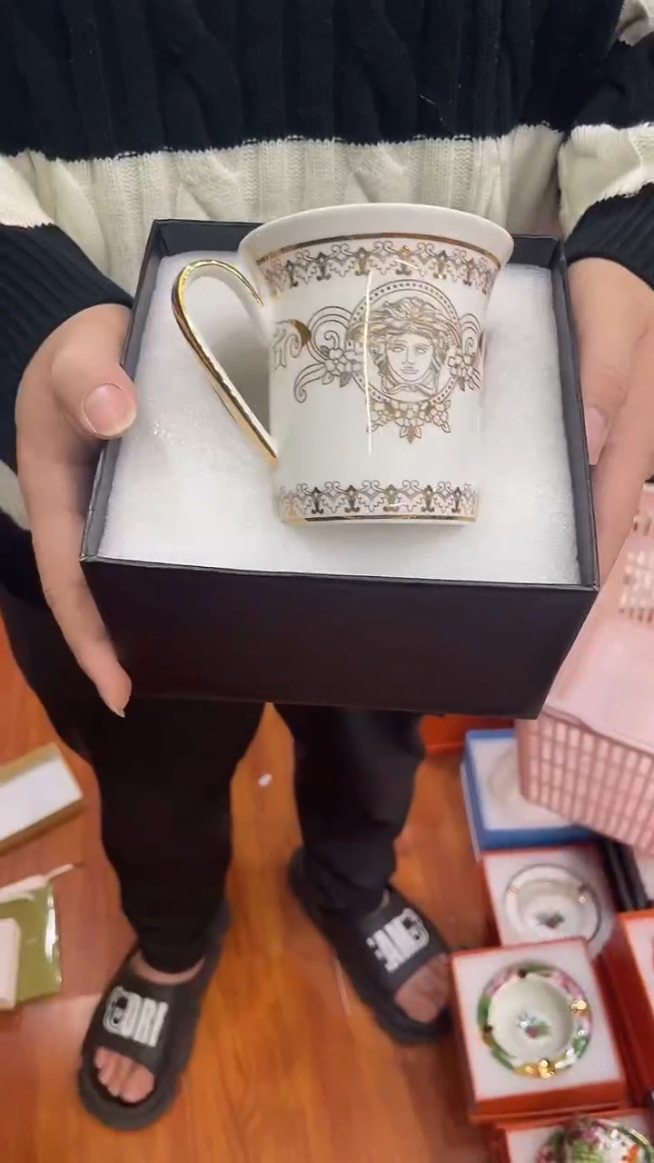 杯鸿辉家品牌瓷器，京东包邮！