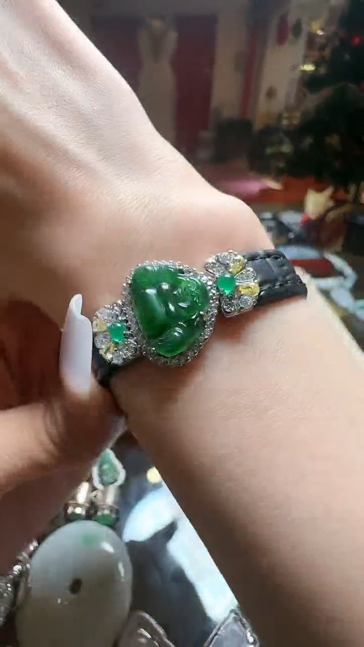 【闪购商品】翡翠吊坠(不含链)未镶嵌翡翠