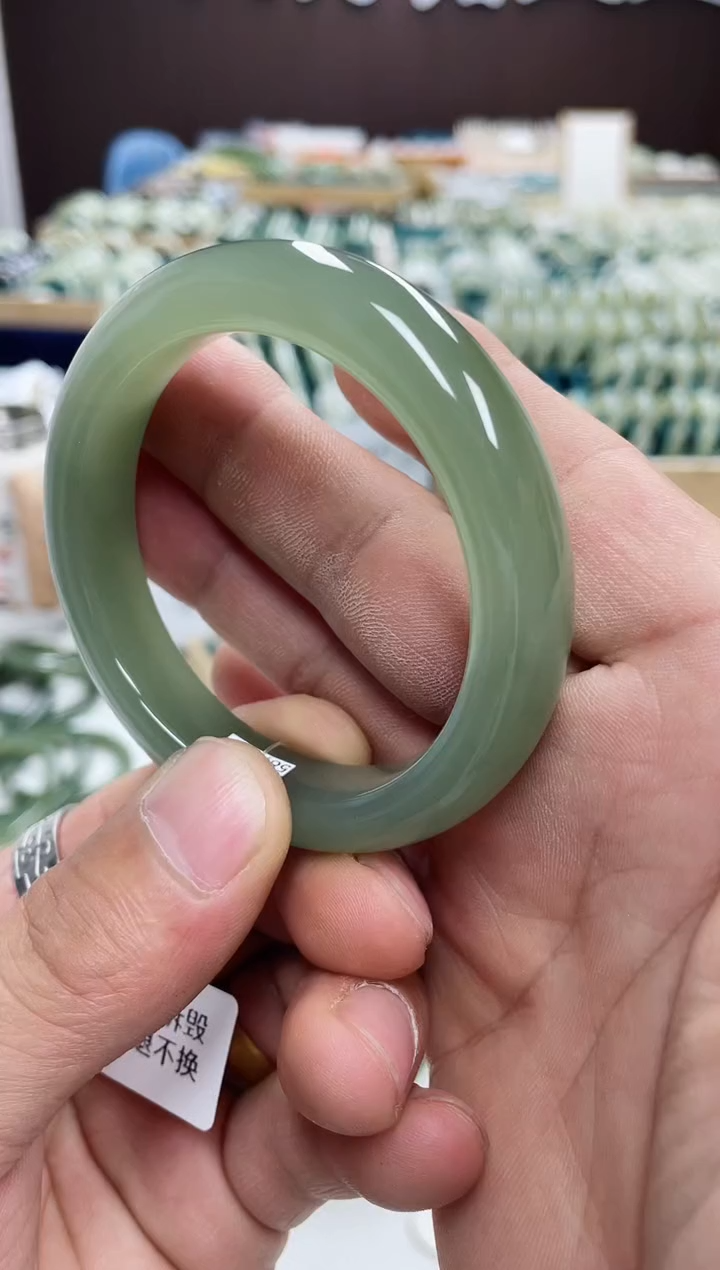 和田玉未镶嵌手镯和田玉手镯