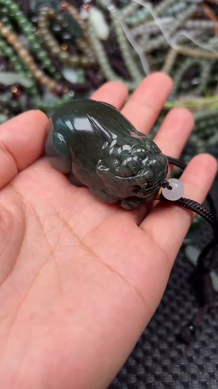 和田玉未镶嵌颈饰1