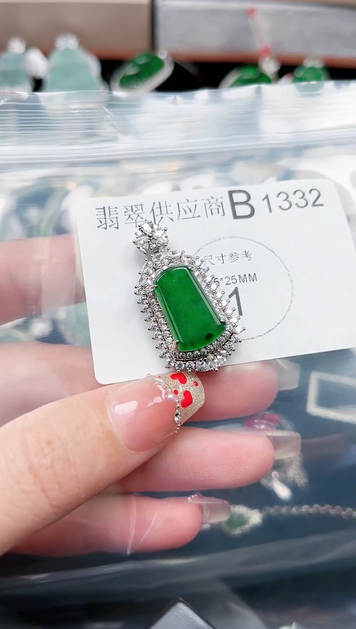 【闪购商品】翡翠颈饰未镶嵌1332赠皮绳